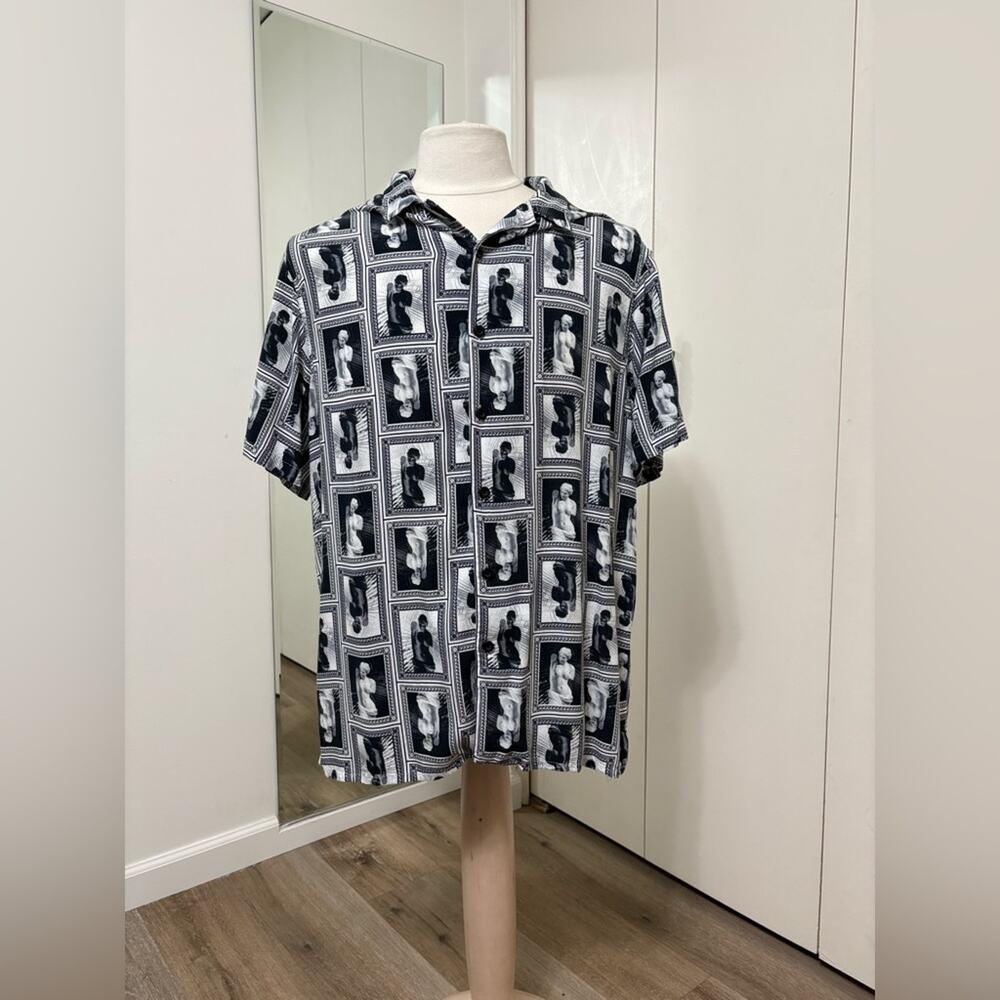 PacSun Men’s Black White Portrait Graphic Button Up Shirt Y2K Size Large